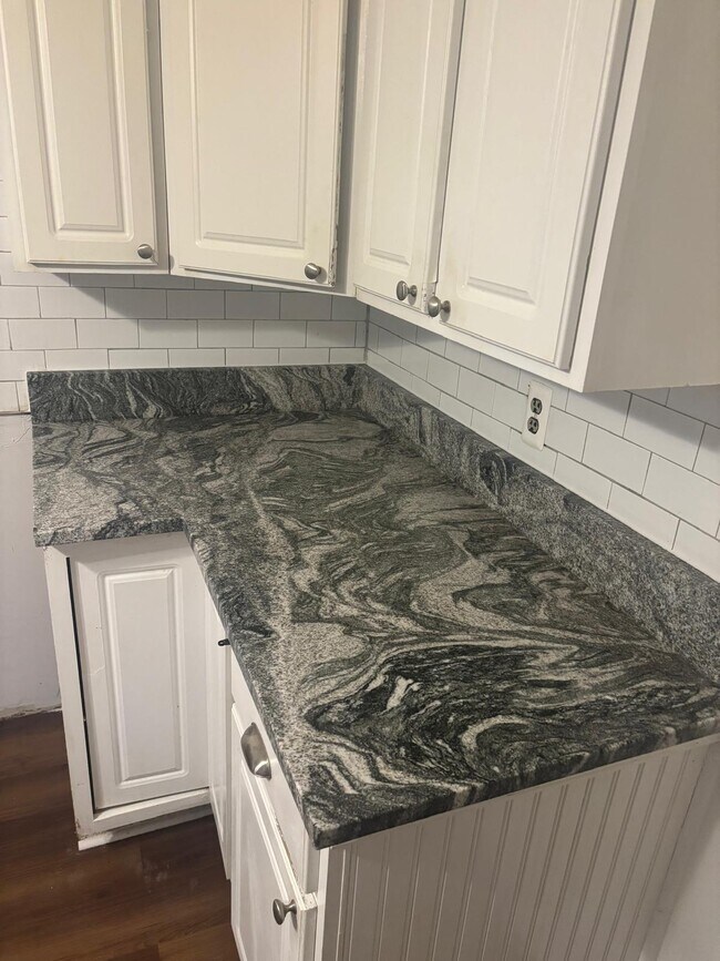 Building Photo - 545 Mosher St