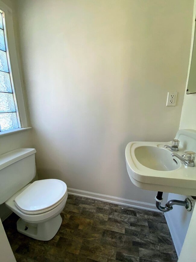 Building Photo - 853-855 Ballard SE