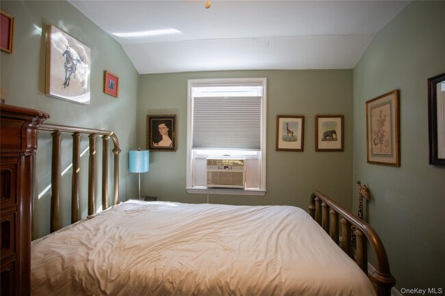 Building Photo - 274 W Walnut St