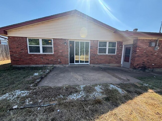 Building Photo - 5813 NW 66th St