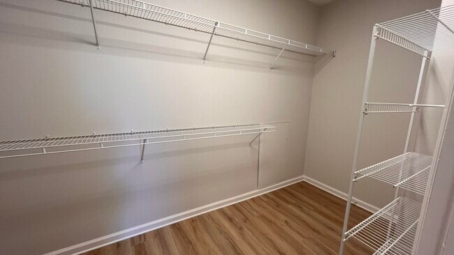 Building Photo - 2048 Alta Meadows Ln