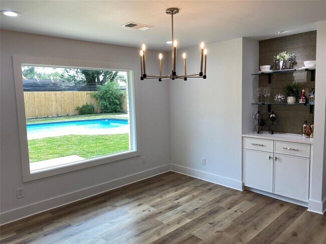 Building Photo - 10819 Oasis Dr