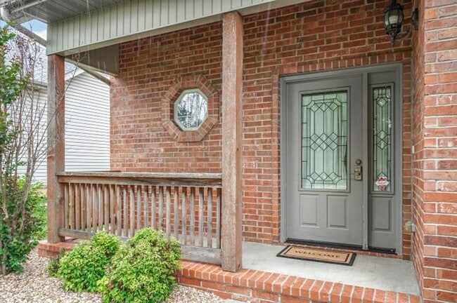 Building Photo - 1403 W Maplewood St