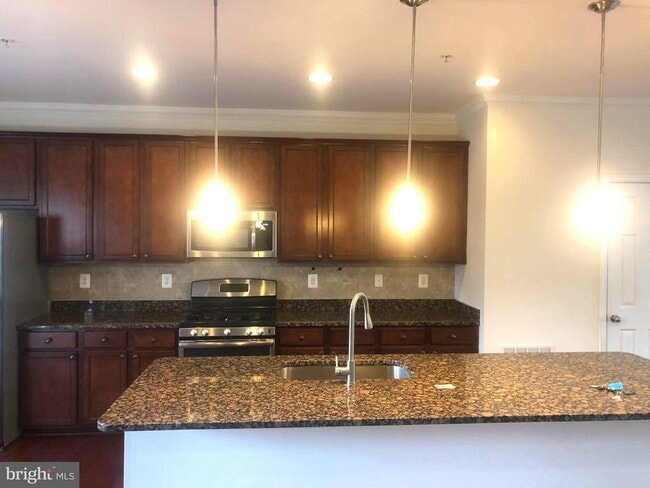 Building Photo - 6786 Green Mill Way