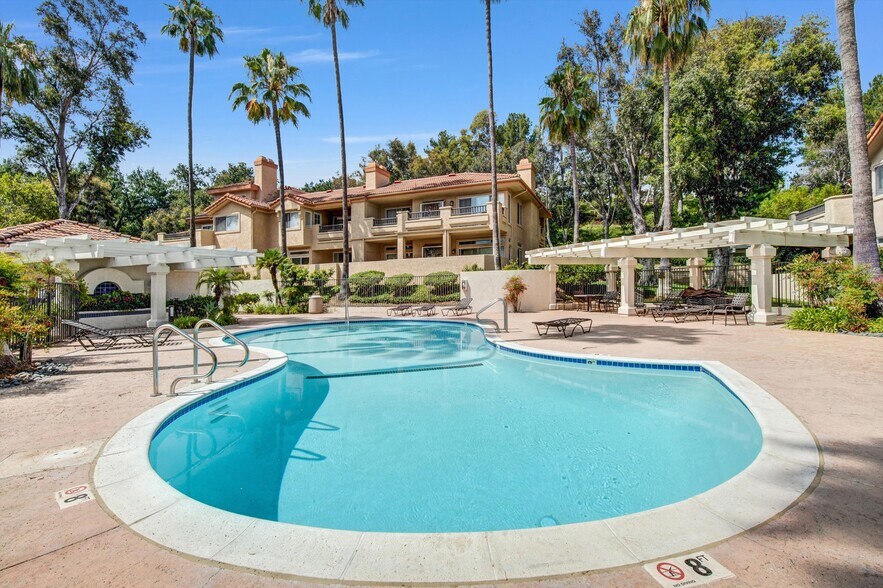 Building Photo - 23930 Arroyo Park Dr