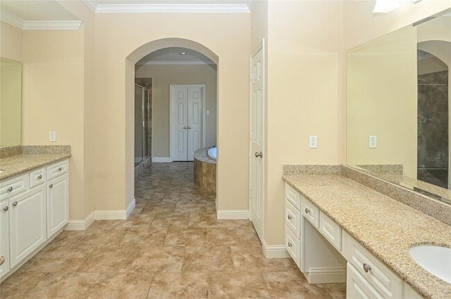 Building Photo - 8707 Westbrook Forest Dr