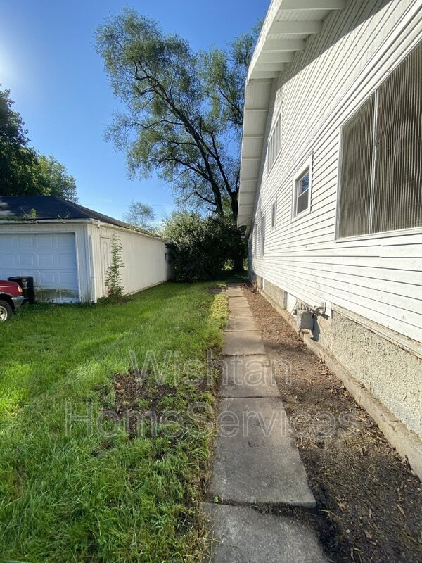 Building Photo - 814 Macomb St