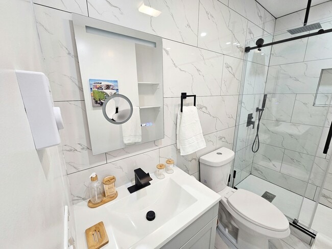 Building Photo - 1487 5th Ave