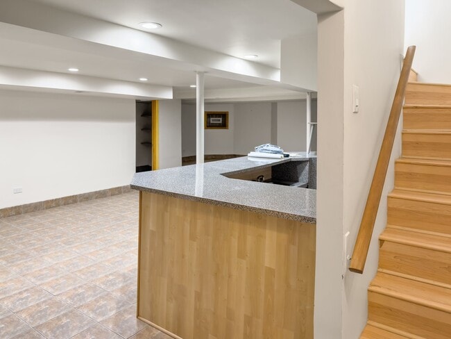 Building Photo - 3320 Lakewood Ct