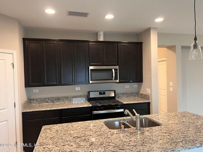 Building Photo - 88 Wilgrove Pl