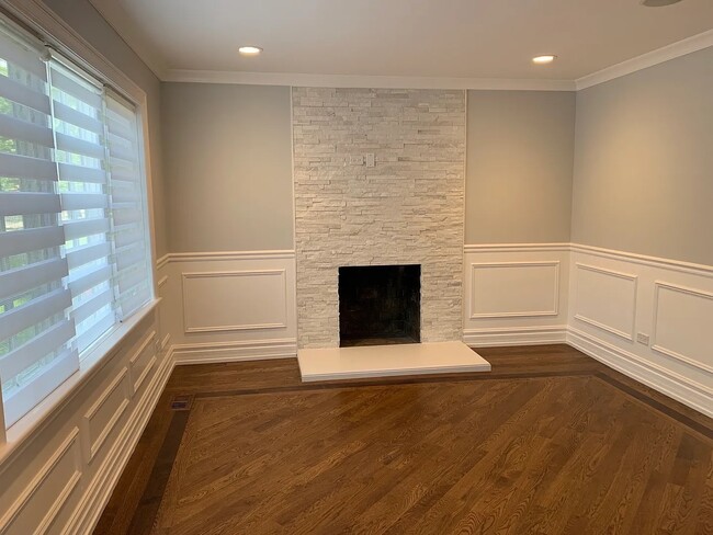 Building Photo - 131 Montgomery Ln