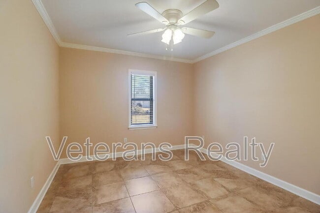 Building Photo - 2135 Baywood Dr