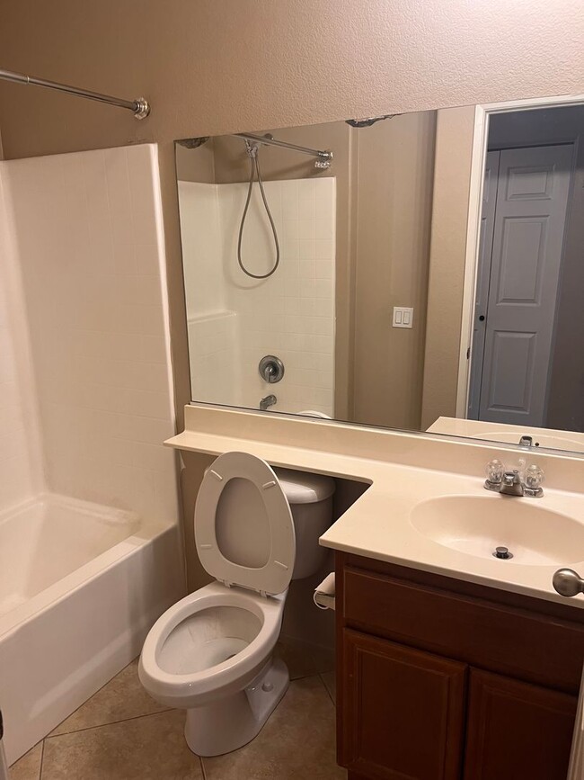 Building Photo - 2BD/2BA Condo - Iris Ave.