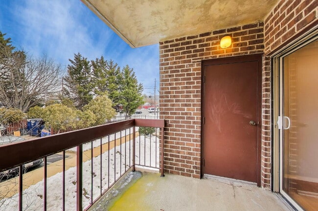 Building Photo - Spacious Updated Condo Available for Immediate Move-In