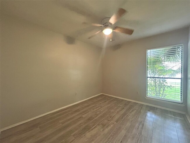 Building Photo - 711 Stonewall Dr