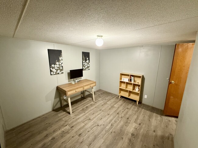 Building Photo - 930 E Murray Dr