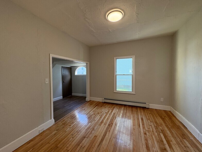 Building Photo - 6 Chapin St