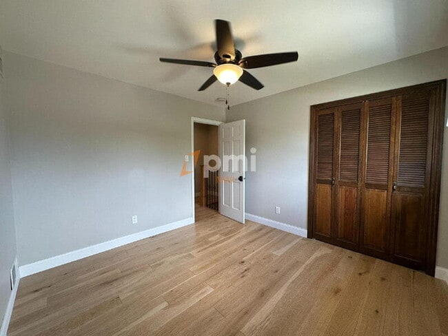 Building Photo - 9604 Walnut Dr