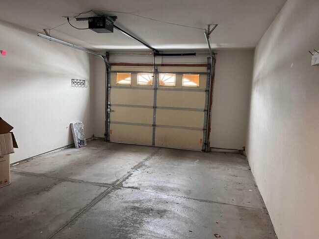 Building Photo - 280 S Lar-Ann St