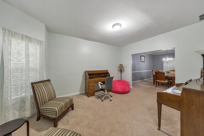 Building Photo - 179 Holbrook Dr