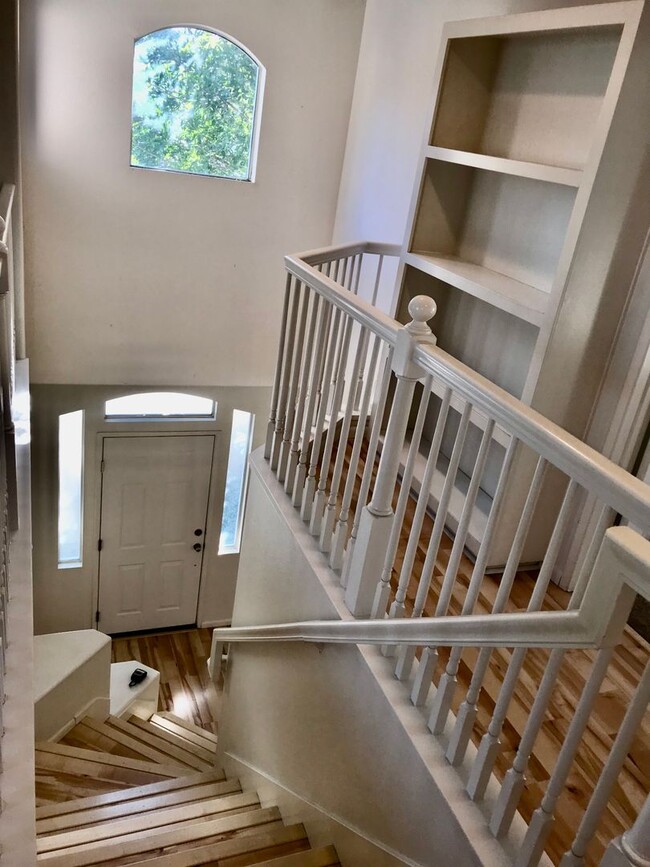 Building Photo - Charm and Elegance in Vista's Shadowridge