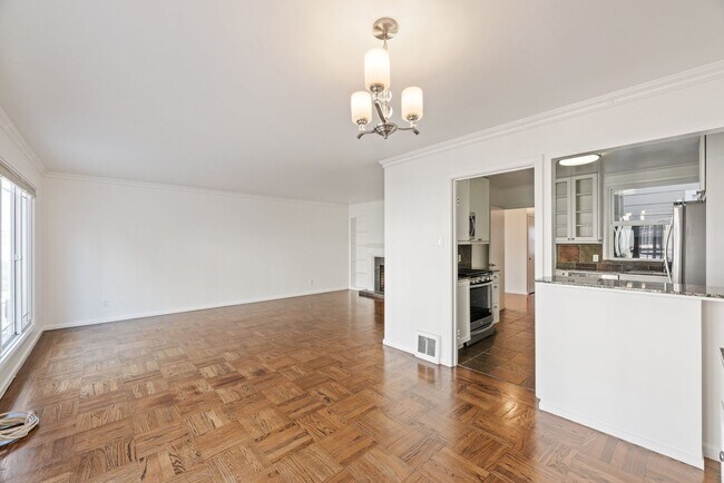 Building Photo - Stunning, Pet Friendly Edwardian 2BR Remod...