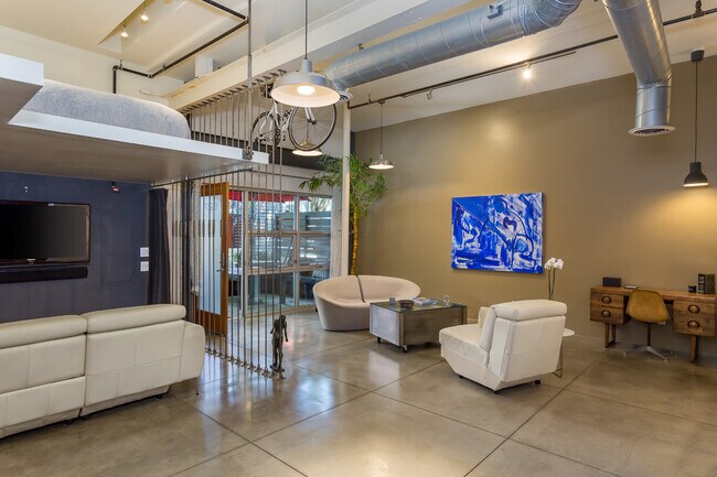 another view from back to front - 827 Pine Ave