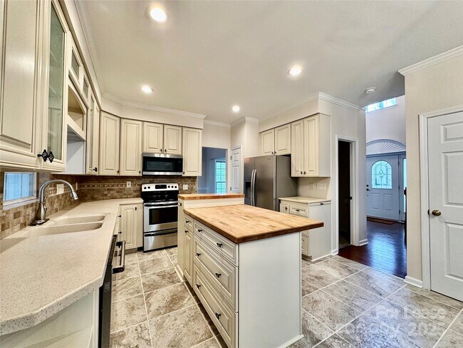 Building Photo - 126 Lake Davidson Cir