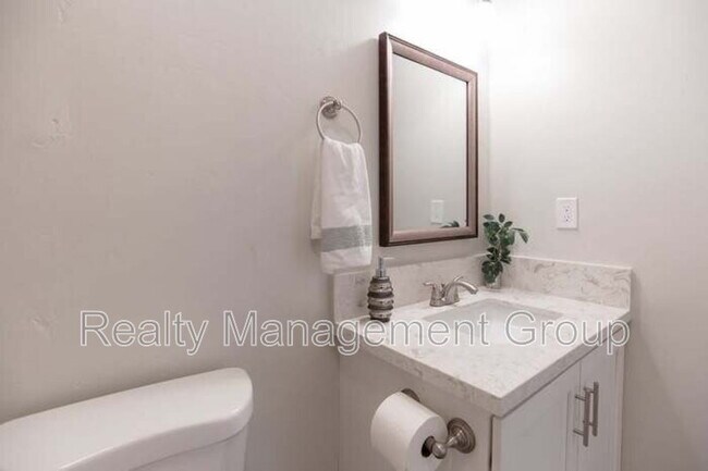 Building Photo - 888 Narwhal St