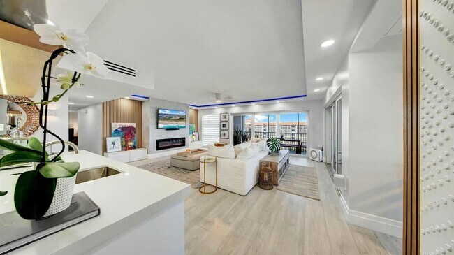 Building Photo - 2871 N Ocean Blvd
