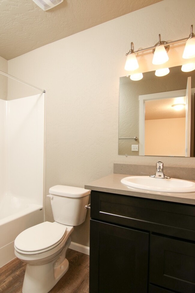 Building Photo - Modern Two Story Duplex for rent in Spokane Valley