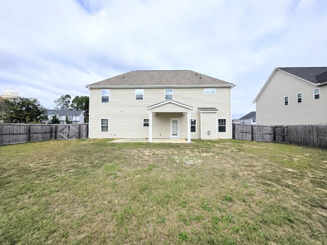 Building Photo - Beautiful Wilmington Floor Plan In Wedgefi...