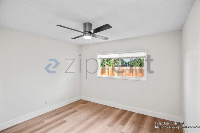 Building Photo - 451 Helen Ave