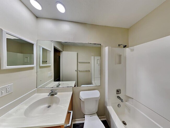 Building Photo - 15003 Cypress Falls Dr