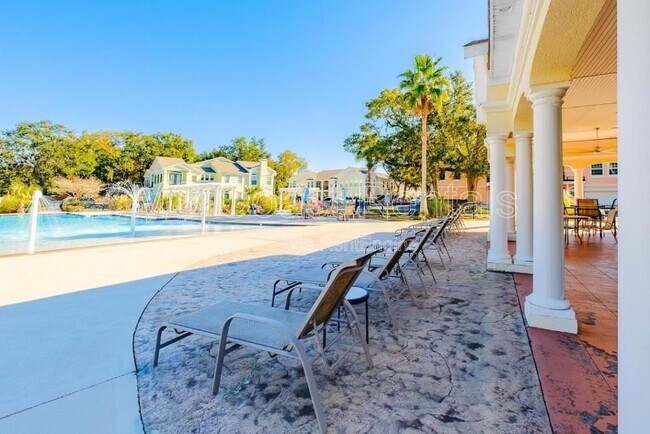 Building Photo - 2252 Beach Dr