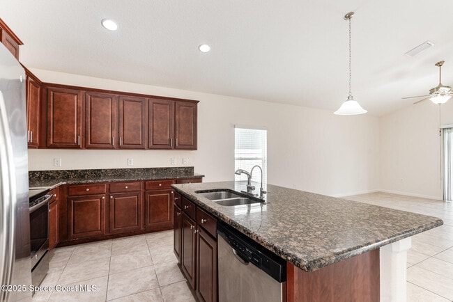 Building Photo - 1695 Litchfield Dr