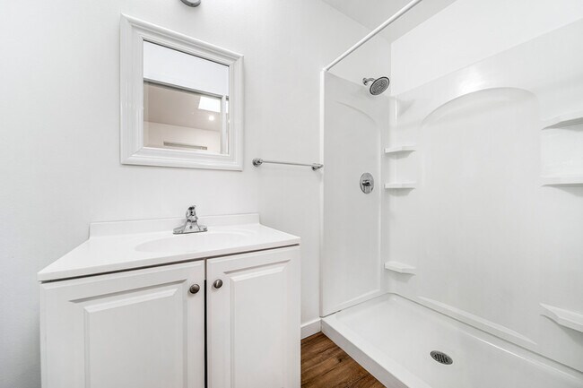 Building Photo - 422 N Batavia St