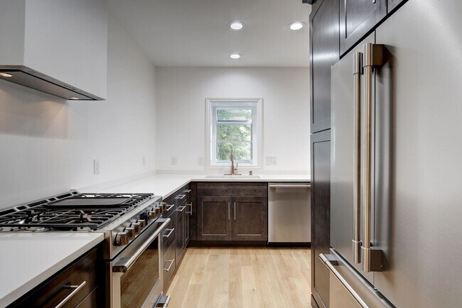 Building Photo - Updated 4 BD, 3.5 BA Stately Colonial on Kalmia RD in NW DC!!
