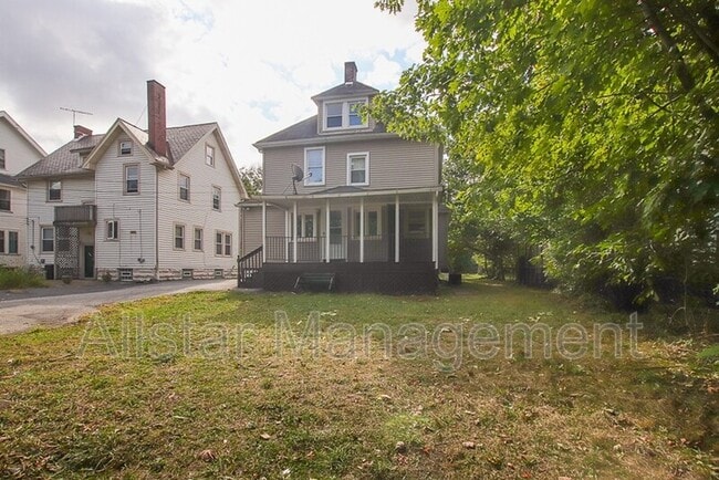 Building Photo - 3195 Whitethorn Rd