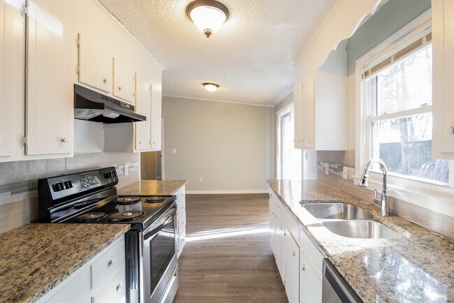 Building Photo - 105 Sawmill Dr
