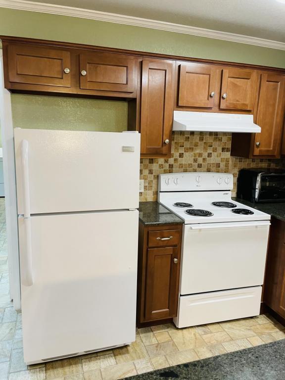 Building Photo - 306 N Davis St