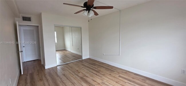 Building Photo - 400 Kings Point Dr