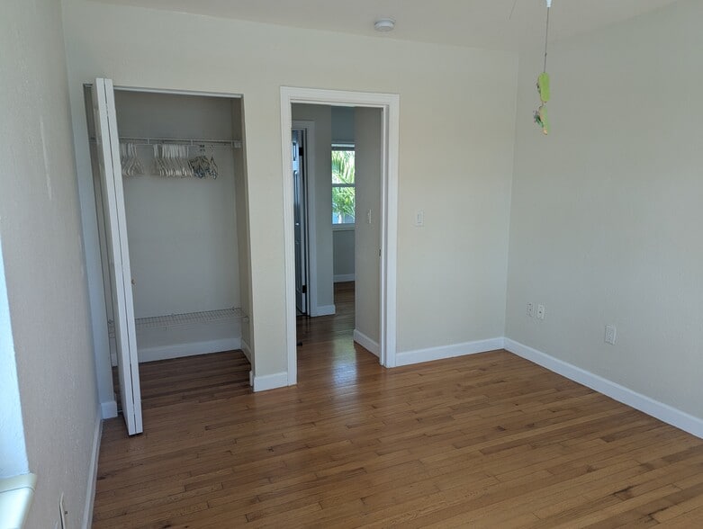 Building Photo - 2706 Pass a Grille Way