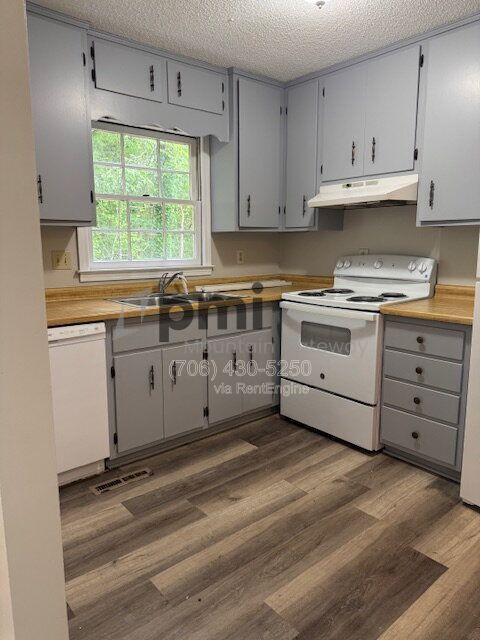 Building Photo - 54 Greenwood Cir
