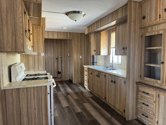 Building Photo - Large Customized 2 Bedroom Manuf Home w/Bonus Room= 3 total bedrooms