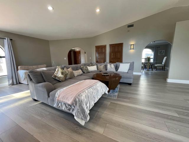 Building Photo - 15290 Moonglow Dr