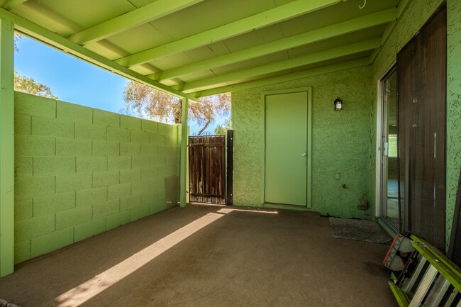 Building Photo - 10227 N 7th Pl