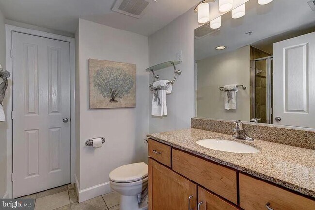 Building Photo - 1220 N Fillmore St