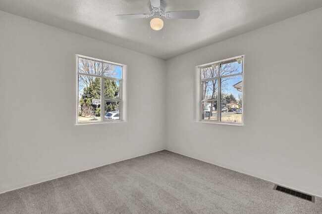 Building Photo - 1201 Janes Ln