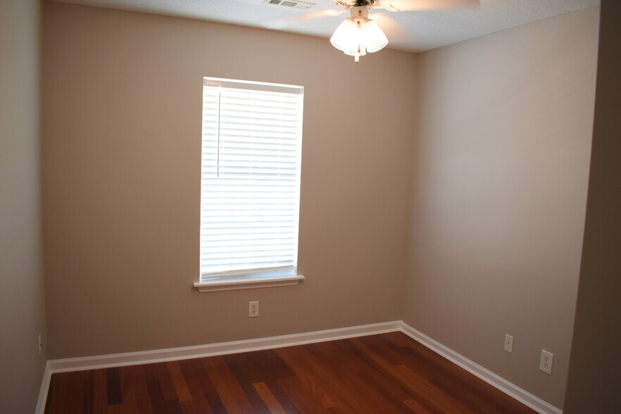 Building Photo - 4824 Weybridge Ln